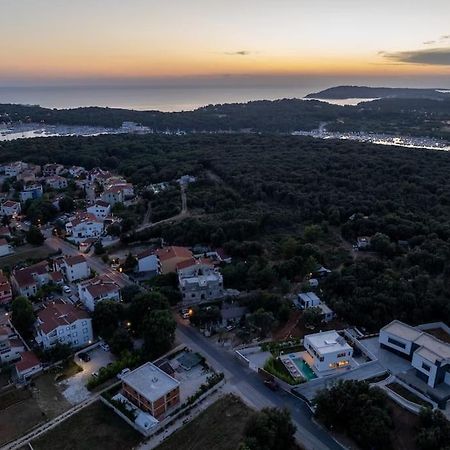 Villa Near Beach Wih 12 Meters Long Pool Pjescana Uvala Exterior photo