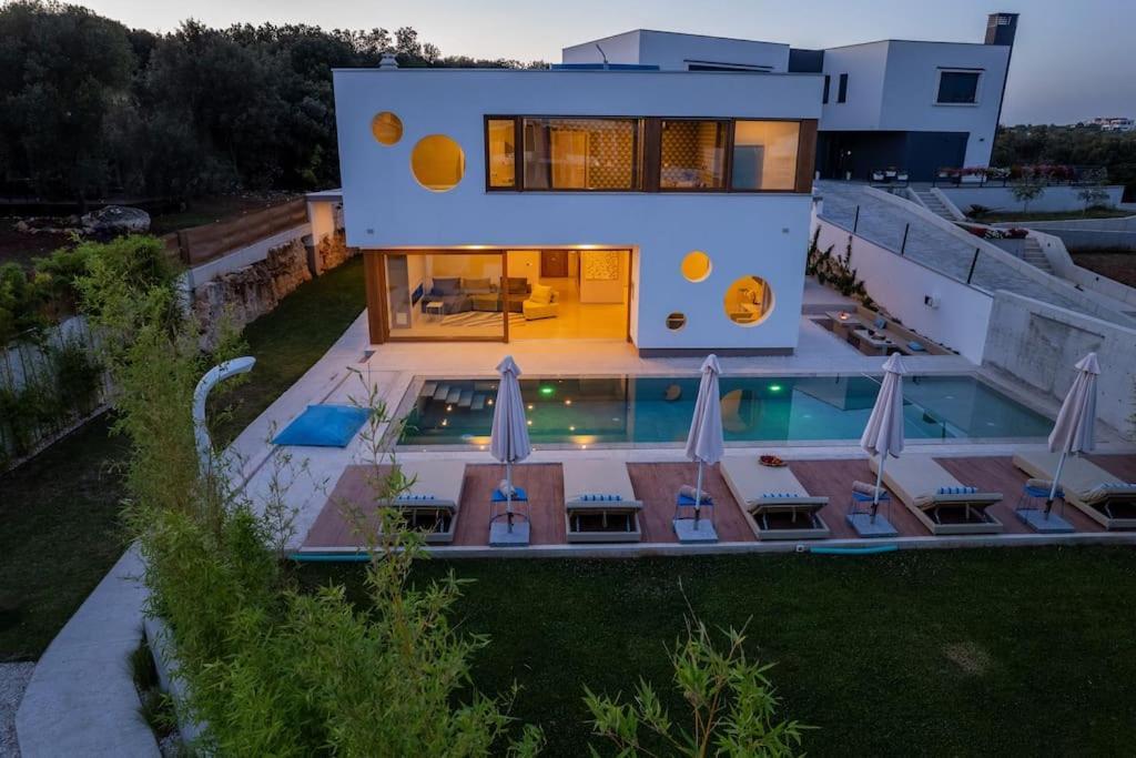 Villa Near Beach Wih 12 Meters Long Pool Pjescana Uvala Exterior photo